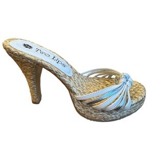 👠 NWOB! Two Lips Women's "Knot Me" White and Silver Sandal Womens Size 8